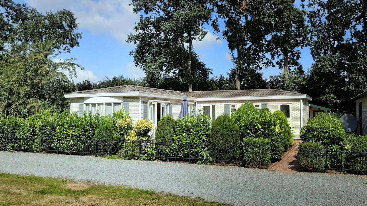 Chalet 42 'Vuursteenberg' Bospark Ijsselheide Zwolle Hattemerbroek Exterior foto